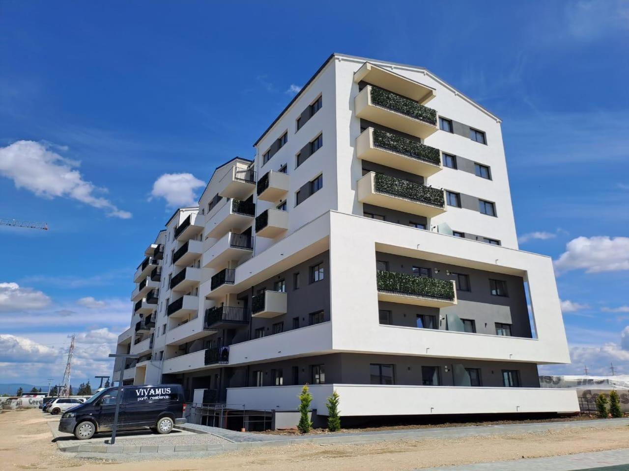 Mountain Breeze Luxury Apartment Ac & Parcare Privata Брашов Экстерьер фото