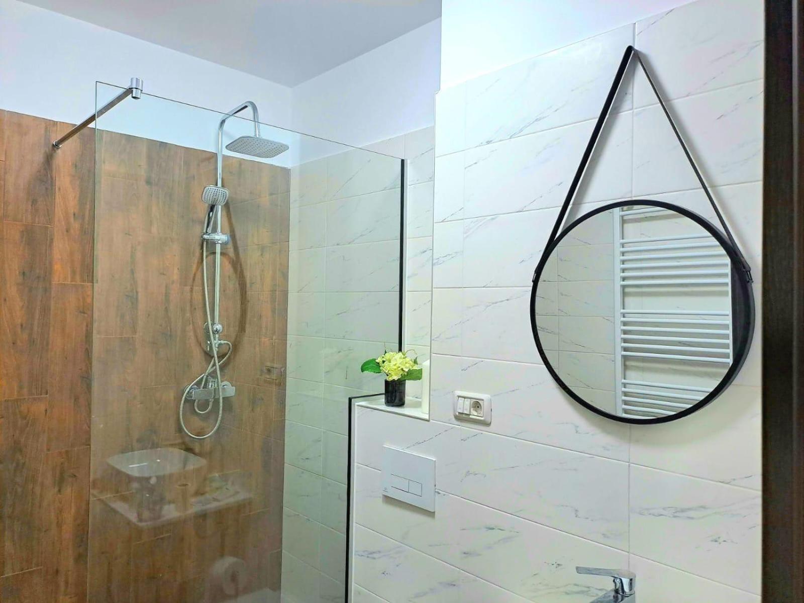 Mountain Breeze Luxury Apartment Ac & Parcare Privata Брашов Экстерьер фото