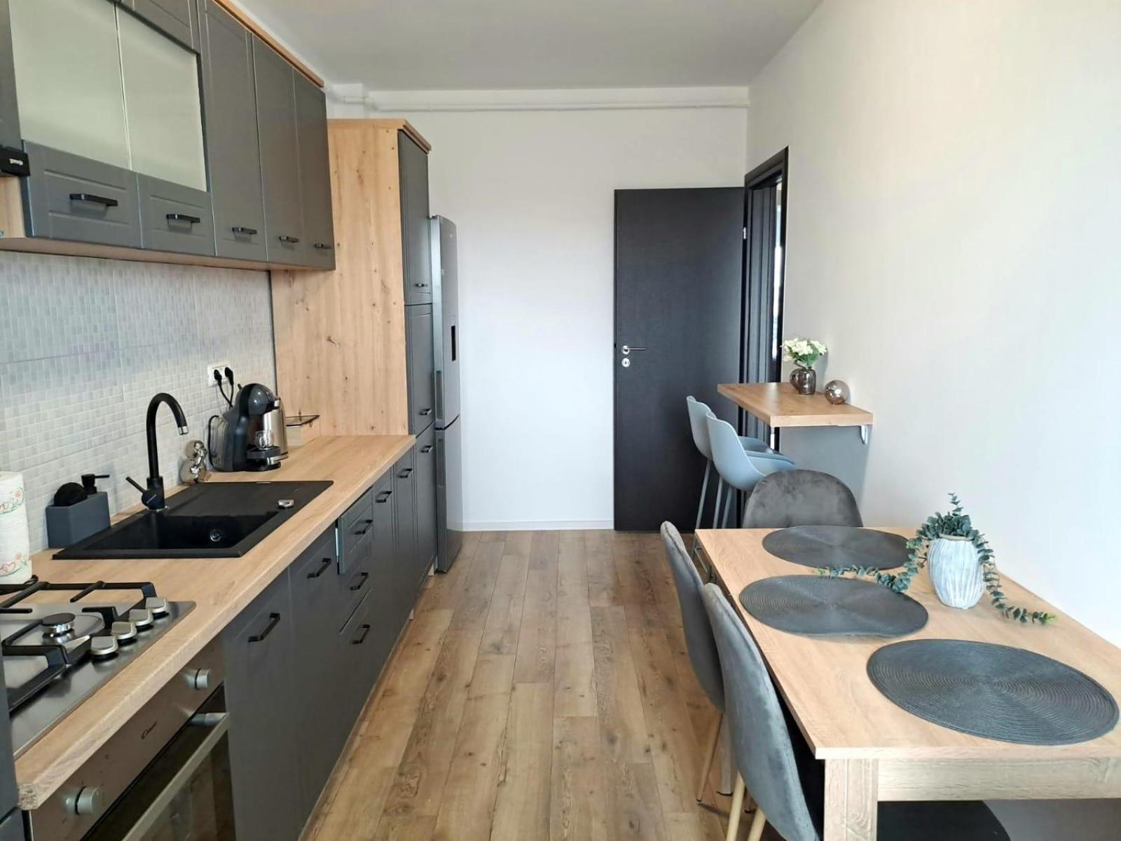 Mountain Breeze Luxury Apartment Ac & Parcare Privata Брашов Экстерьер фото